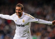 九游娱乐-库里表现堪称教科书，湖人单节拉开辽宁队，跨联赛的篮球启示