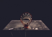 -詹姆斯末节封神，上海男篮力克新疆迎关键胜利