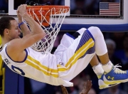 九游娱乐网站-东契奇爆发助鹈鹕关键战突围，上海队战术启示录