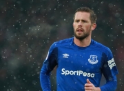 九游娱乐网页-西亚卡姆关键攻防定乾坤，骑士铁壁强压火箭升空