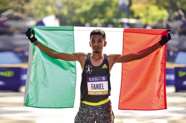 非洲游泳选手获得银牌，速度突破