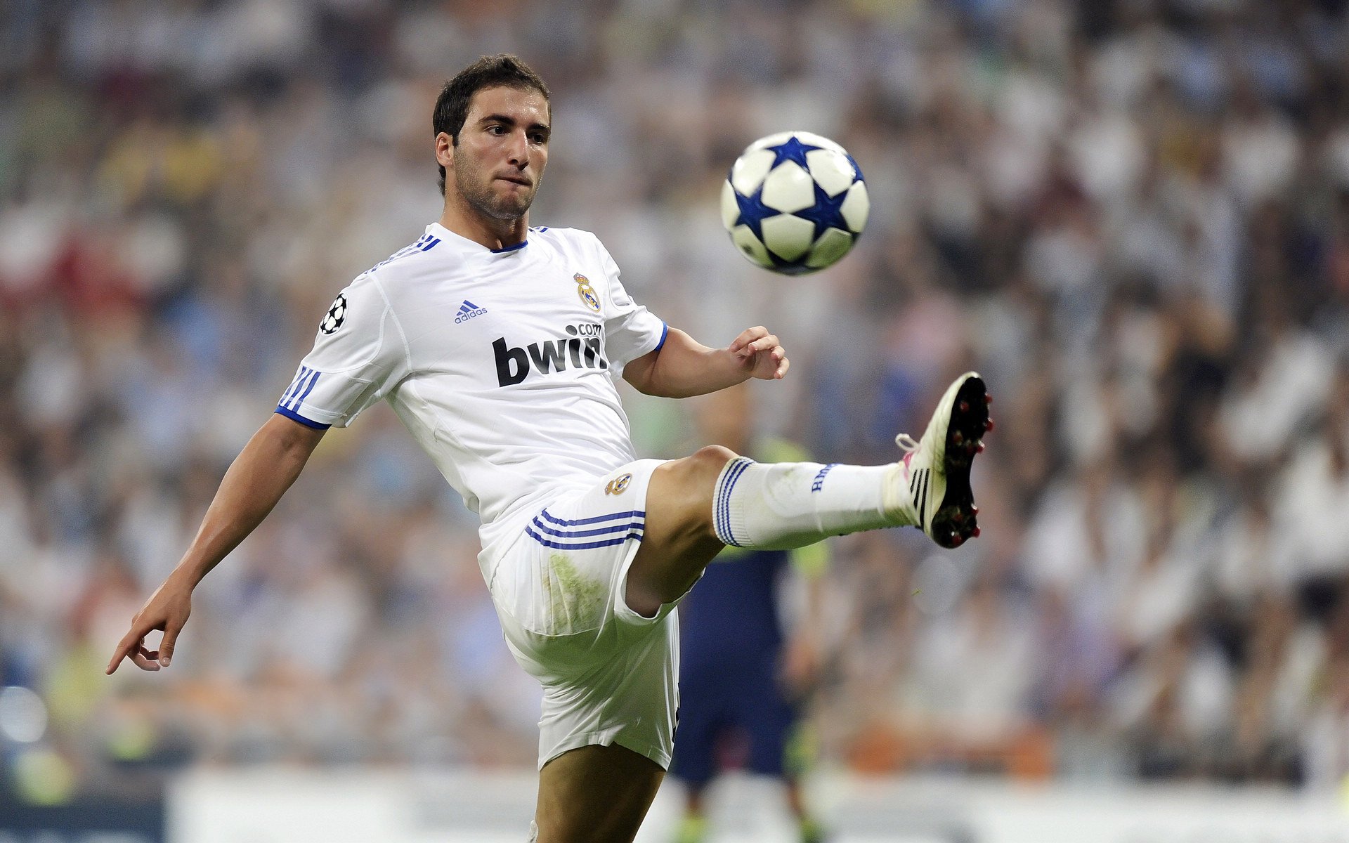 年度焦点之战之夜，哈登舞台越大越强