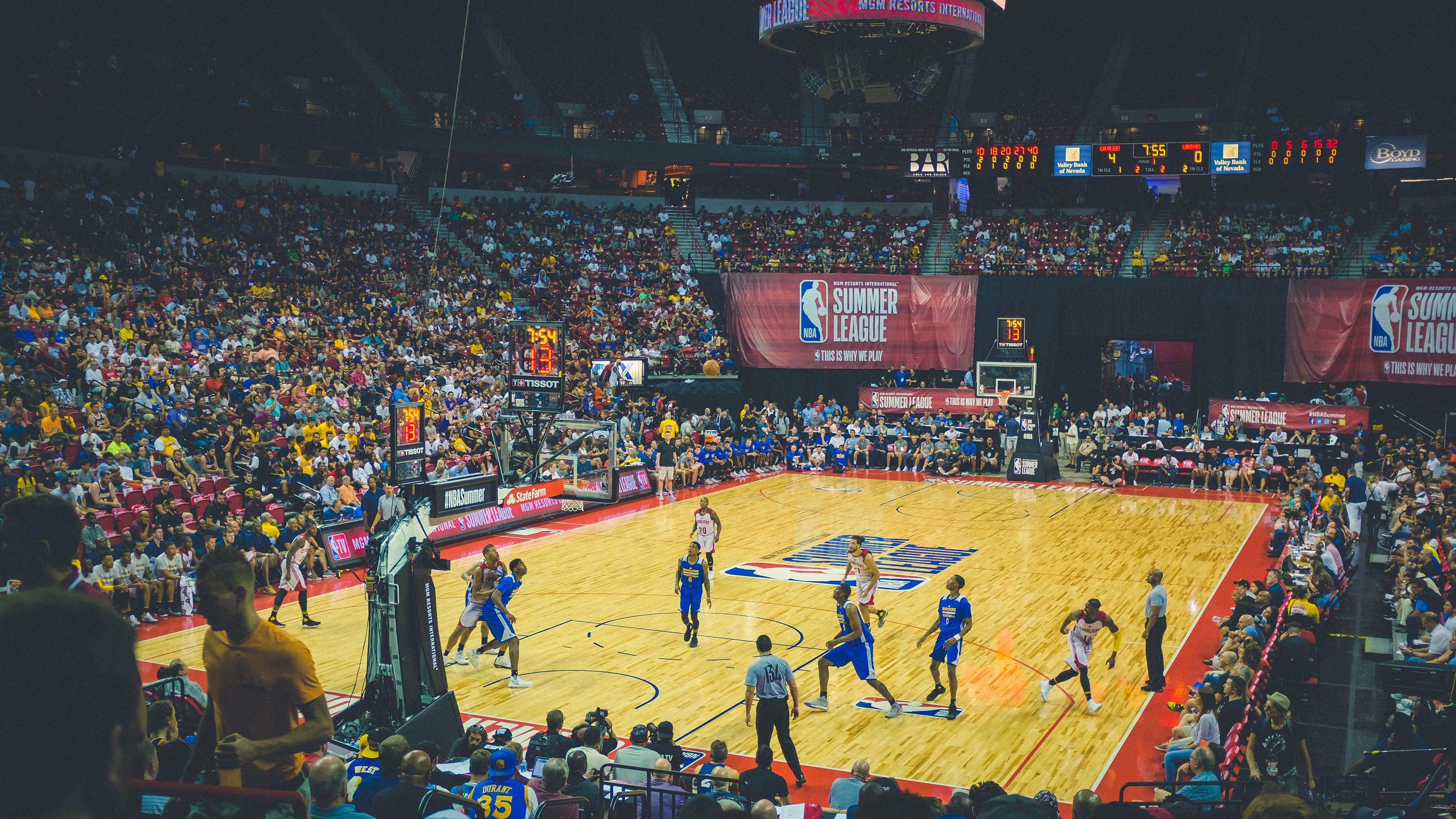 德甲争冠战之夜,库里攻防转换核心,跨界竞技场上的速度哲学