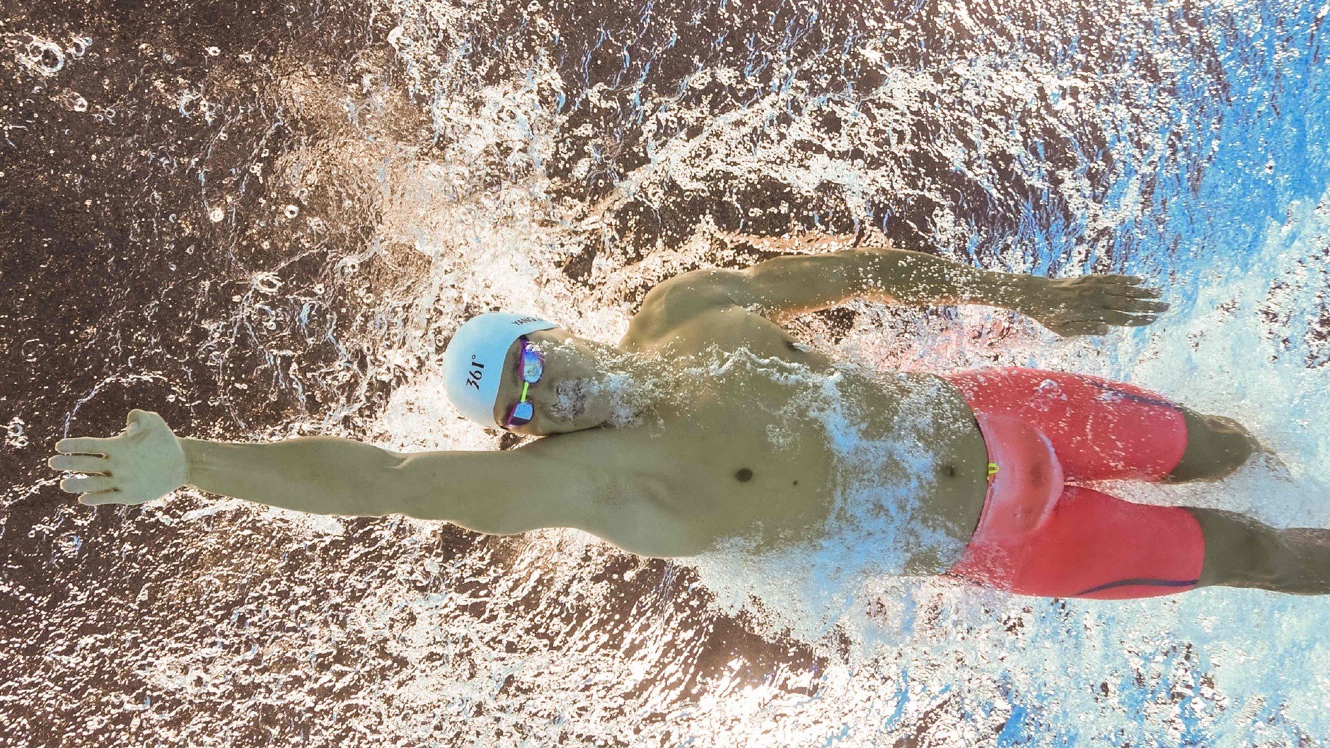 绿茵烽火两重天，拉什福德梦剧场爆发，马德里竞技闪电击穿波兰铁骑